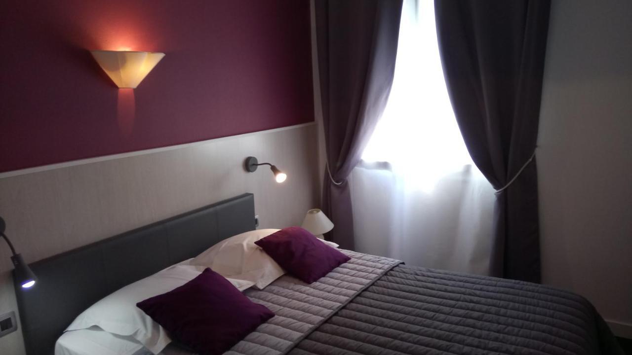Hotel Montespan Lussac-les-Chateaux Εξωτερικό φωτογραφία