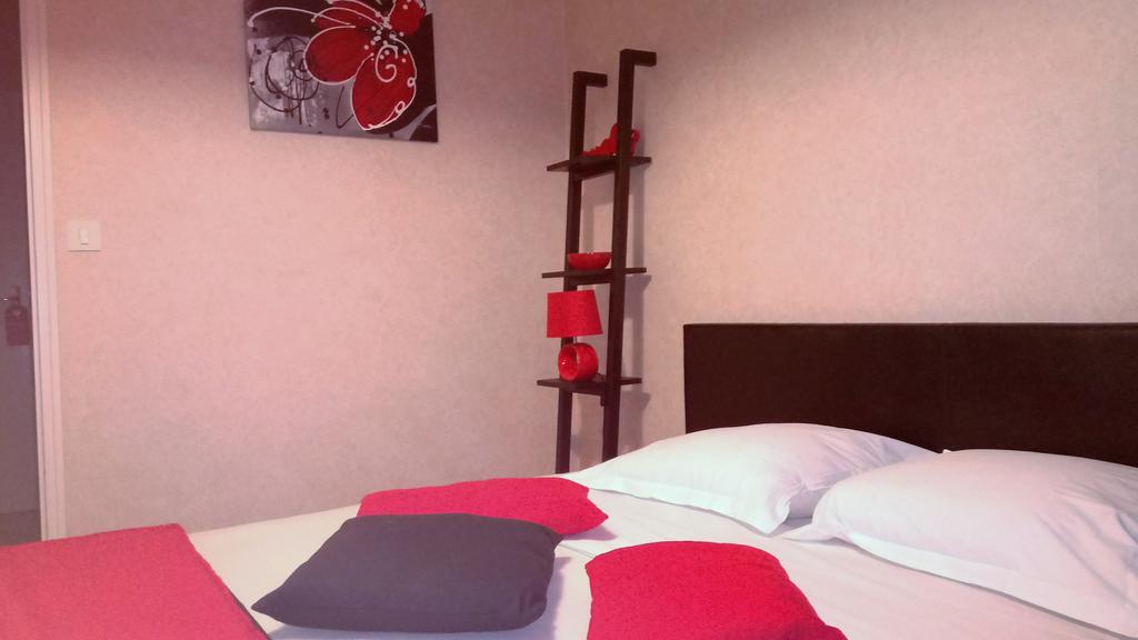 Hotel Montespan Lussac-les-Chateaux Εξωτερικό φωτογραφία