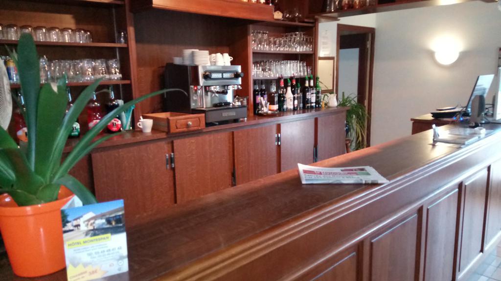 Hotel Montespan Lussac-les-Chateaux Εξωτερικό φωτογραφία