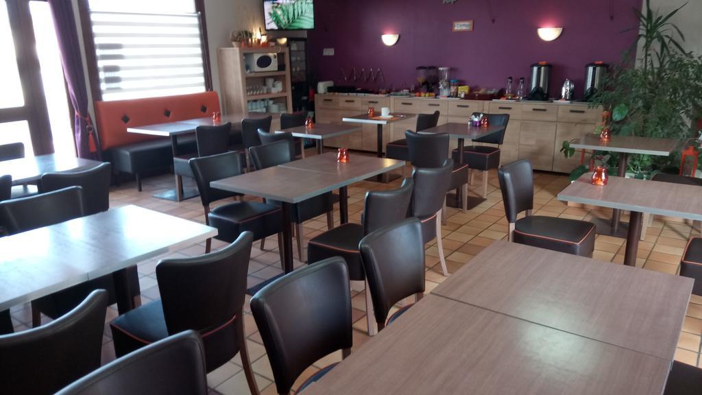 Hotel Montespan Lussac-les-Chateaux Εξωτερικό φωτογραφία