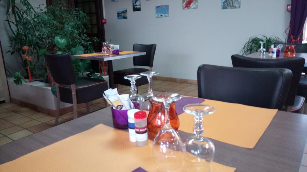 Hotel Montespan Lussac-les-Chateaux Εξωτερικό φωτογραφία