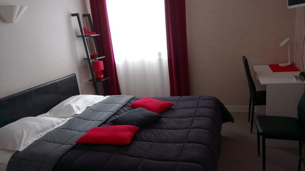 Hotel Montespan Lussac-les-Chateaux Εξωτερικό φωτογραφία
