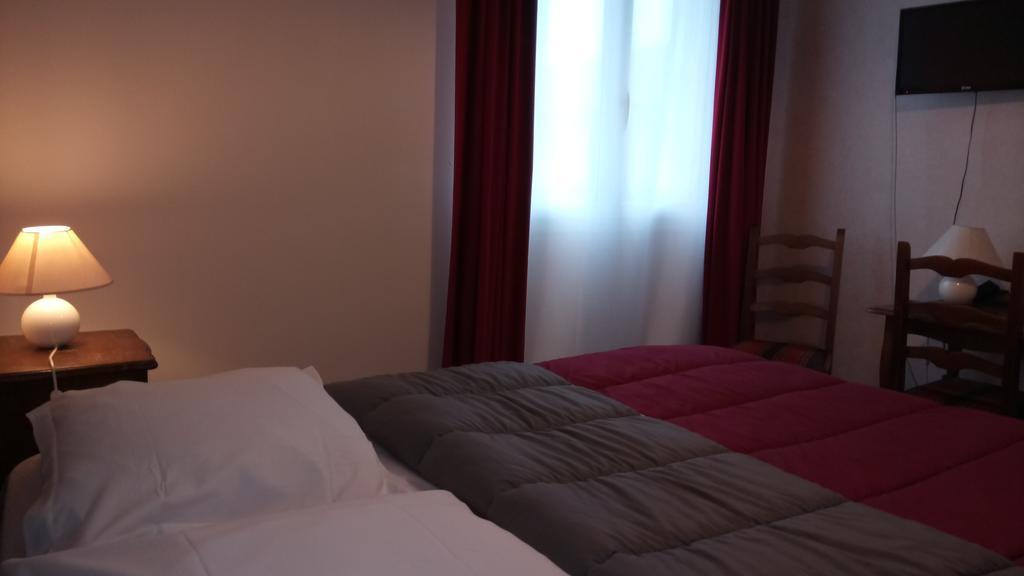 Hotel Montespan Lussac-les-Chateaux Εξωτερικό φωτογραφία