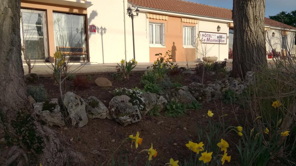 Hotel Montespan Lussac-les-Chateaux Εξωτερικό φωτογραφία