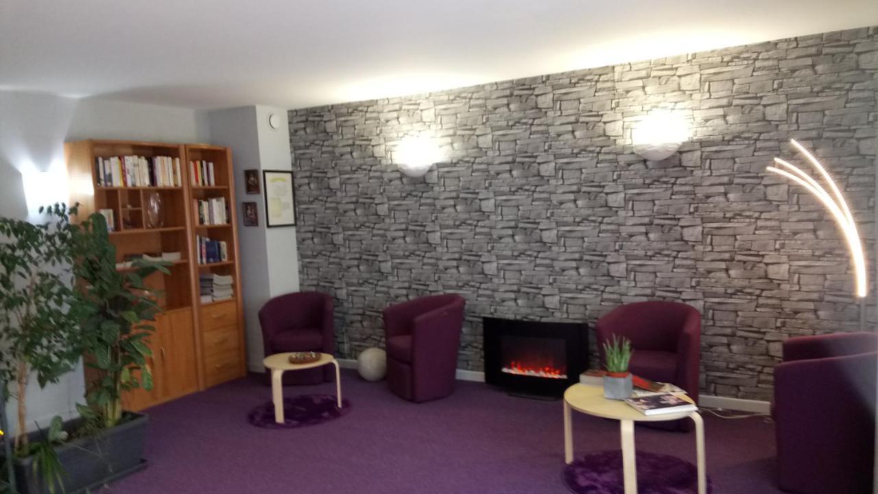 Hotel Montespan Lussac-les-Chateaux Εξωτερικό φωτογραφία