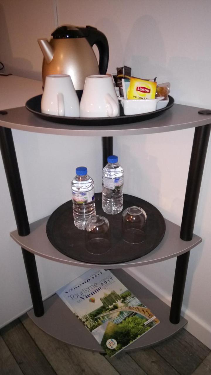 Hotel Montespan Lussac-les-Chateaux Εξωτερικό φωτογραφία